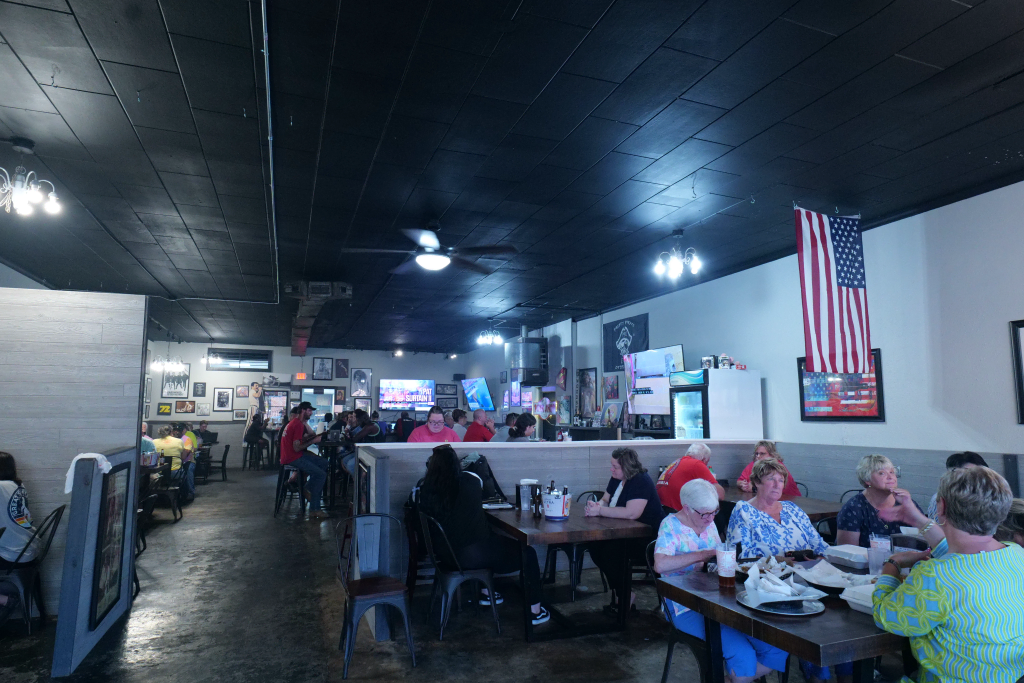 Full restaurant space showing the complete dining area